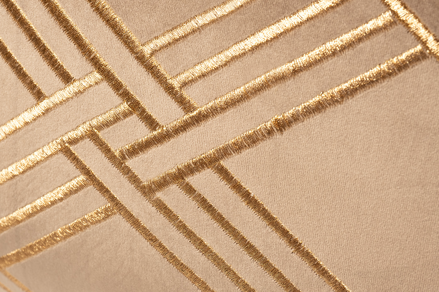 Подушка с вышивкой "Ромбы" коричневая 40*60см 70SW-20793 - в Мебель Лотус в Ставрополе