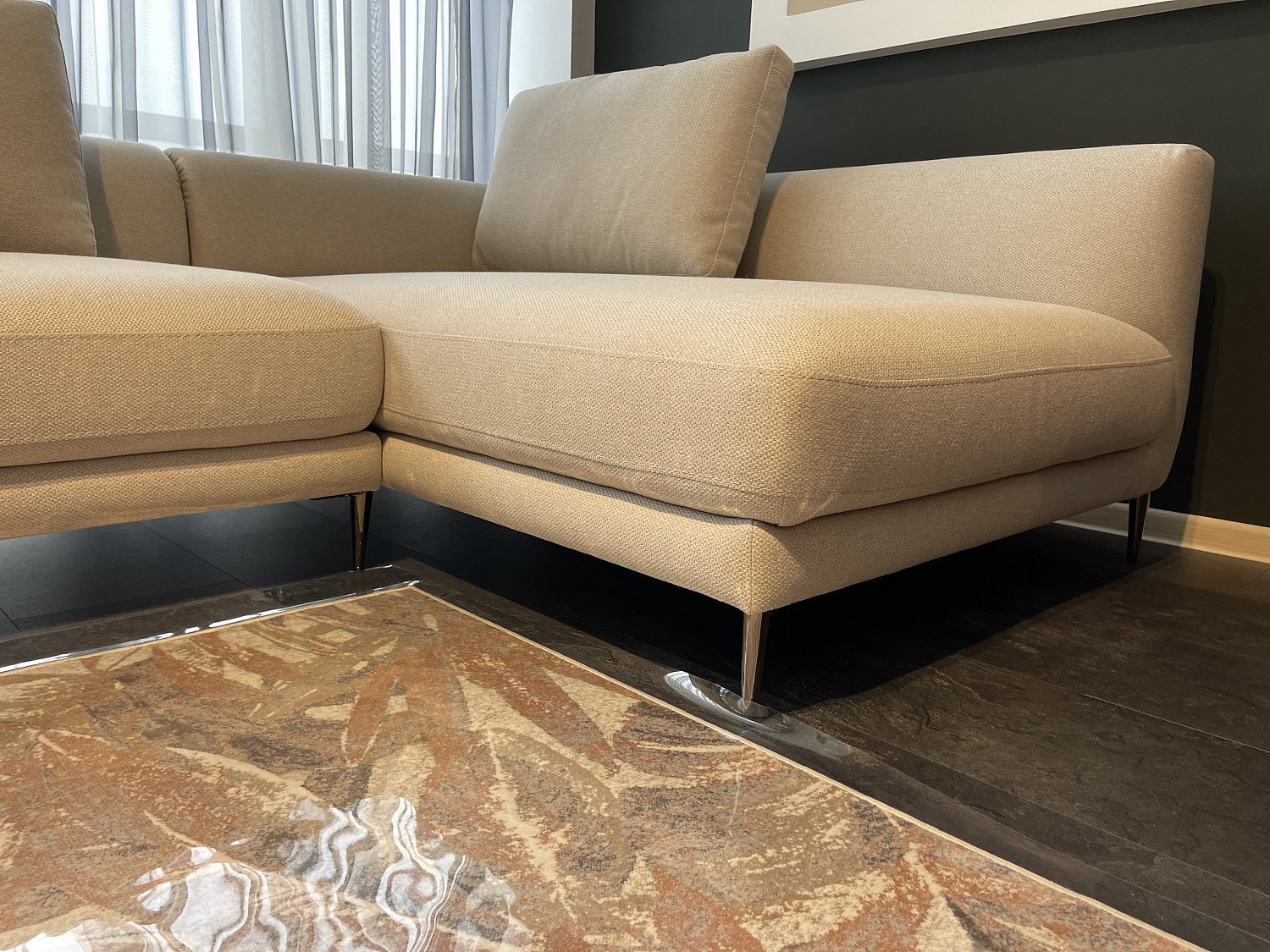 Почему покупка дизайнерского дивана Lario, в Мебель Лотус Ставрополь - самый выгодный выбор?