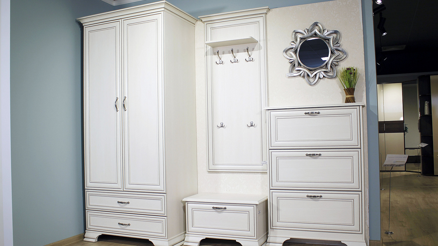 Белоснежная Элегантность: Откройте для Себя Мебель для Прихожей "Лотус"