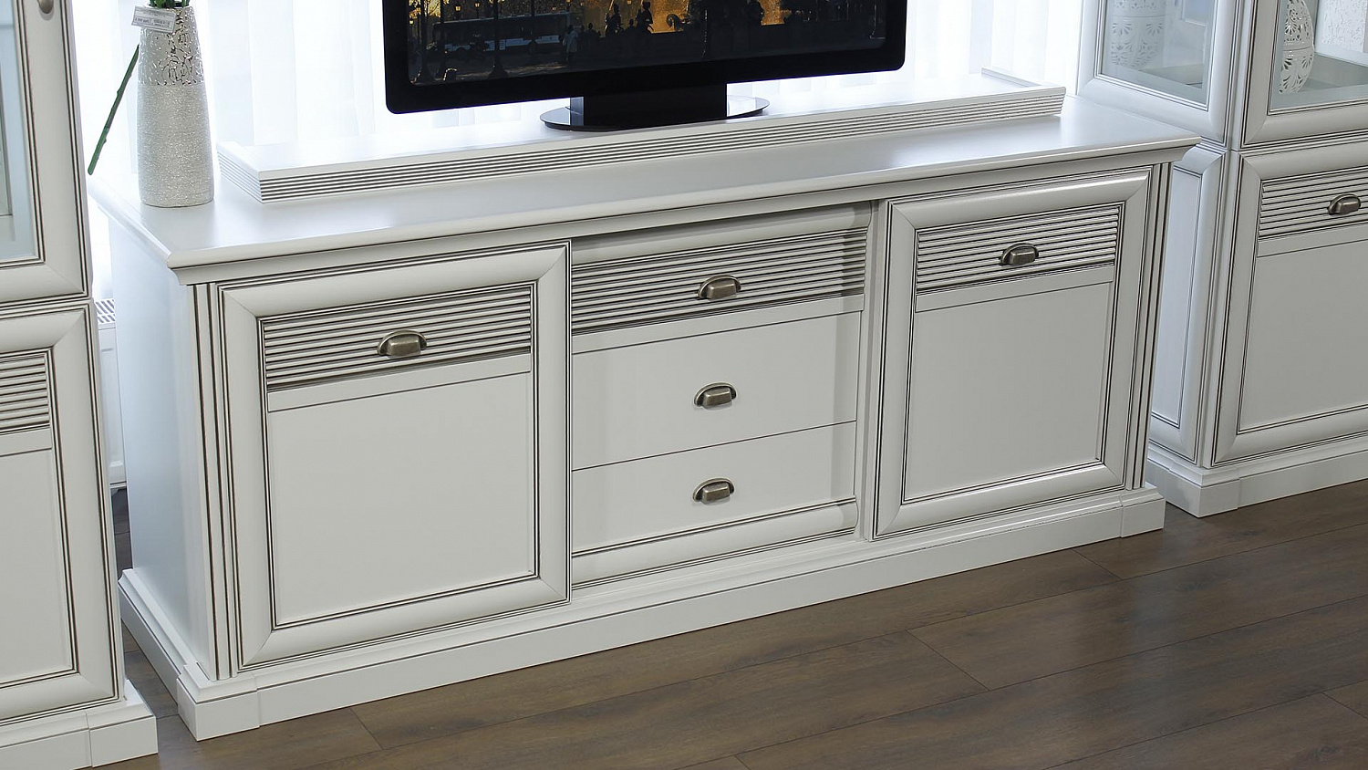 Изысканный комплект Изотта