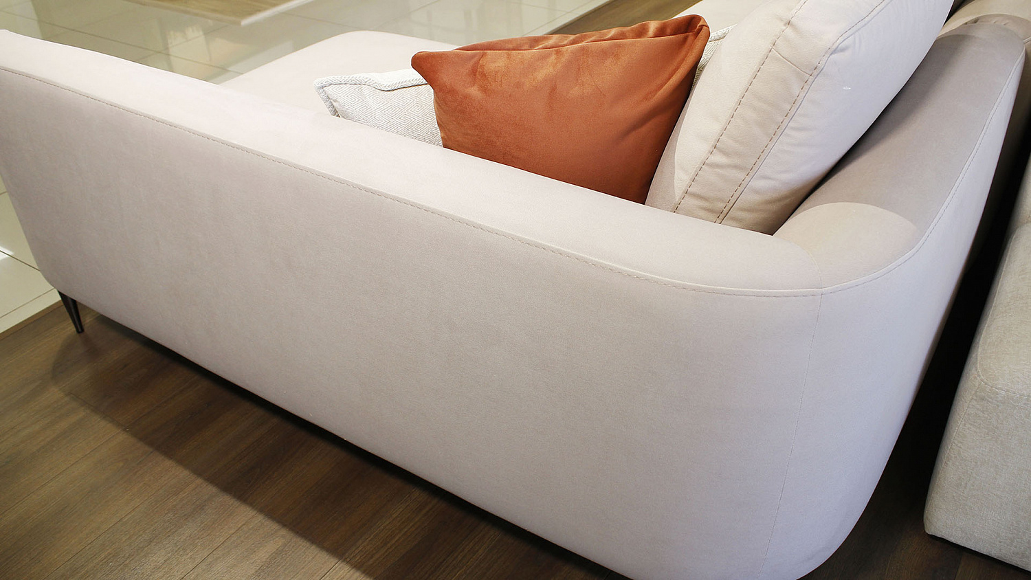 Диван с оттоманкой Lario