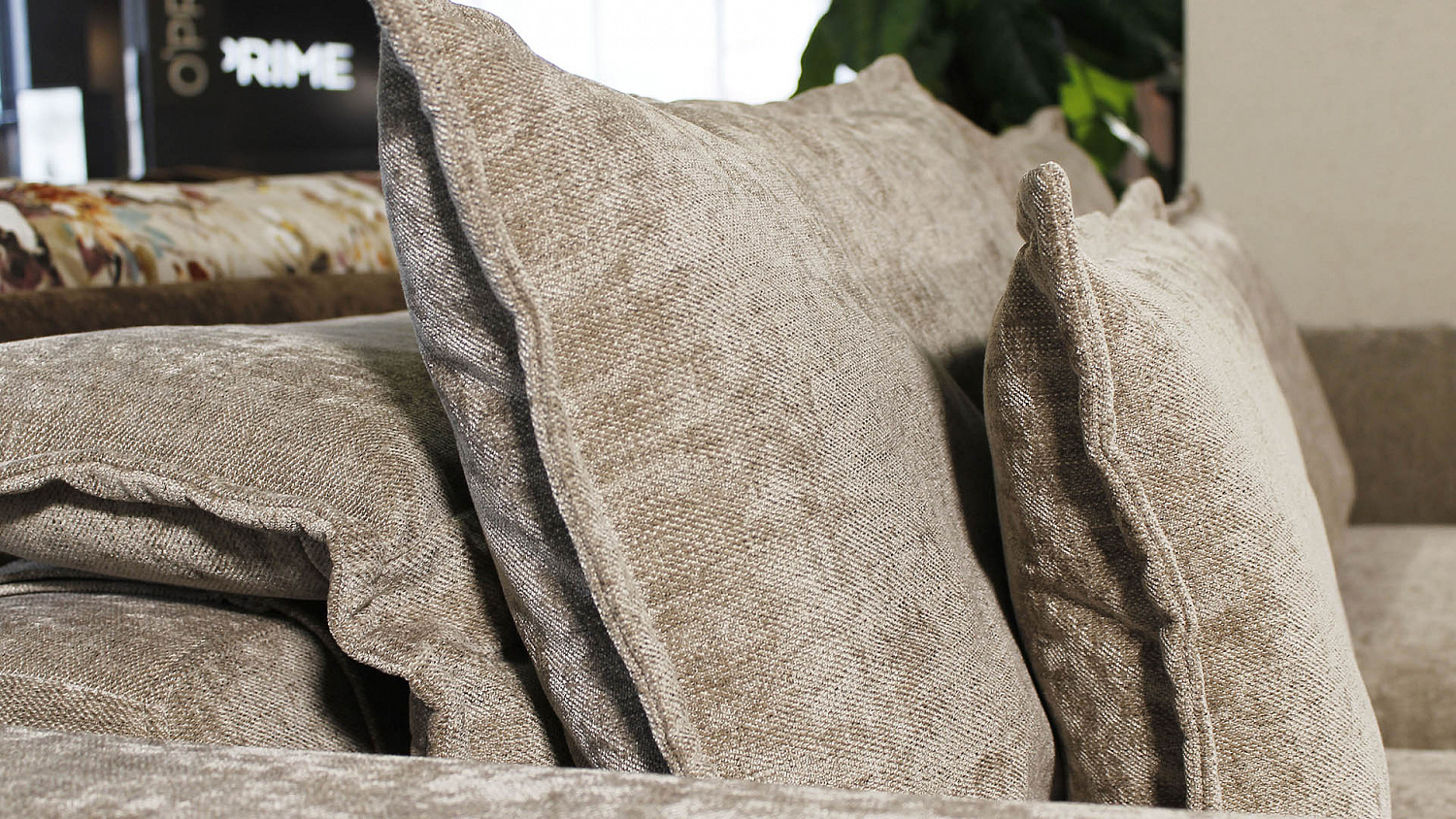 Новинка! Дизайнерский диван Дюк в нашем салоне