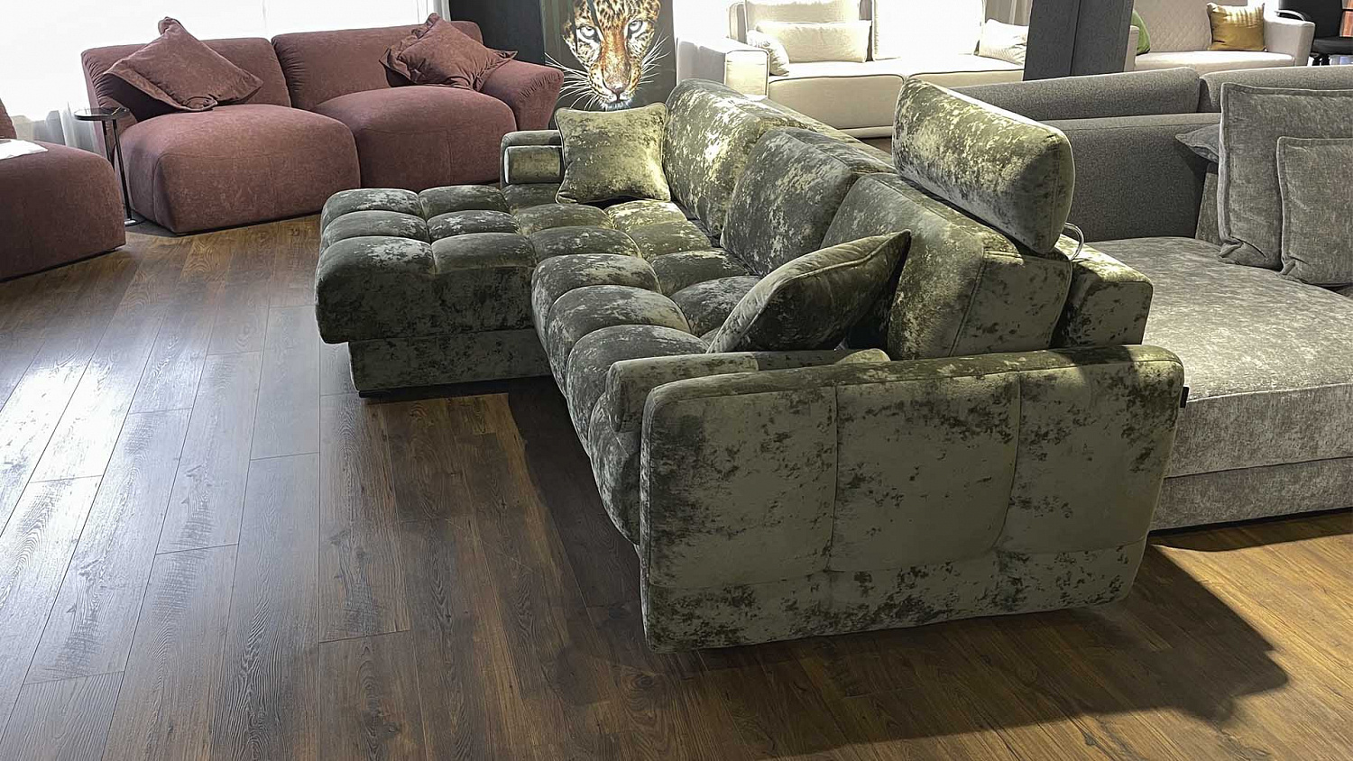 "Клаус": Новый стильный диван с оттоманкой — Комфорт и минимализм в вашем доме