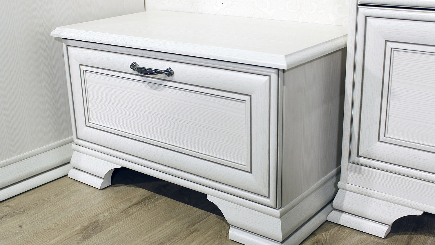 Белоснежная Элегантность: Откройте для Себя Мебель для Прихожей "Лотус"