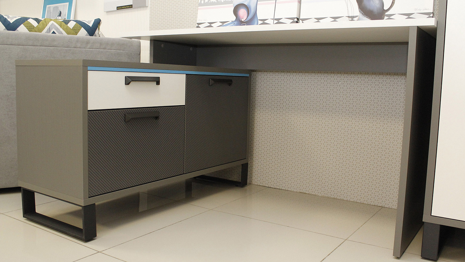 Заведите мотор и превратите комнату вашего подростка в современный уголок автоспорта с помощью мебели CARBON для комнаты подростка!