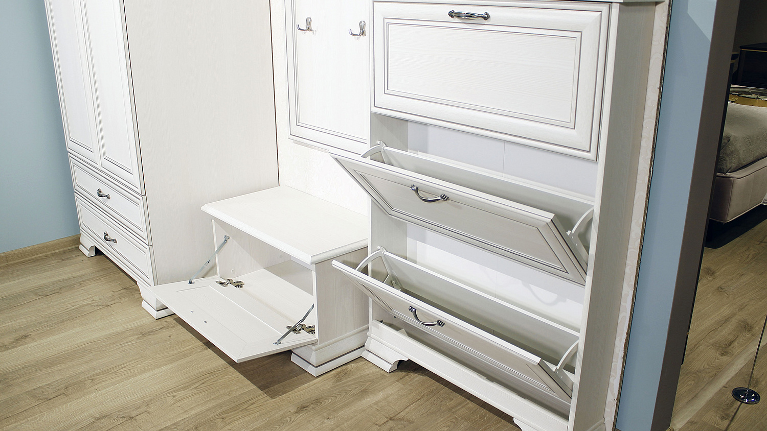 Белоснежная Элегантность: Откройте для Себя Мебель для Прихожей "Лотус"