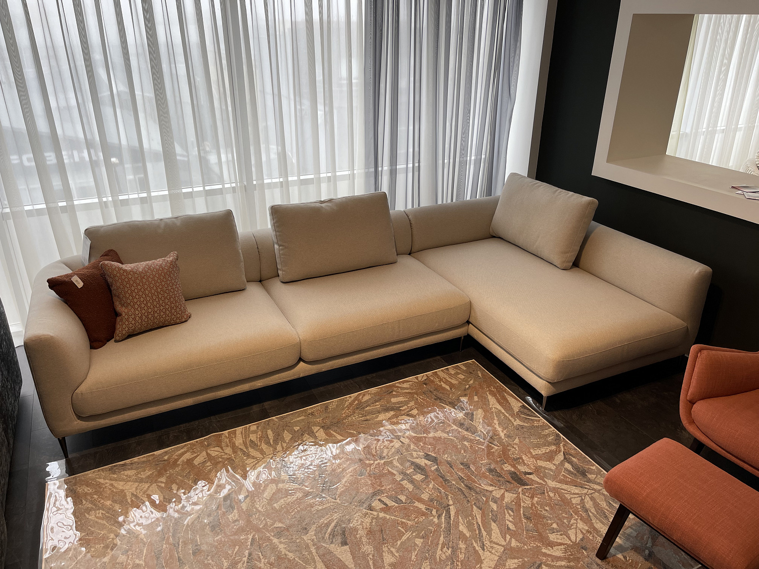 Почему покупка дизайнерского дивана Lario, в Мебель Лотус Ставрополь - самый выгодный выбор?