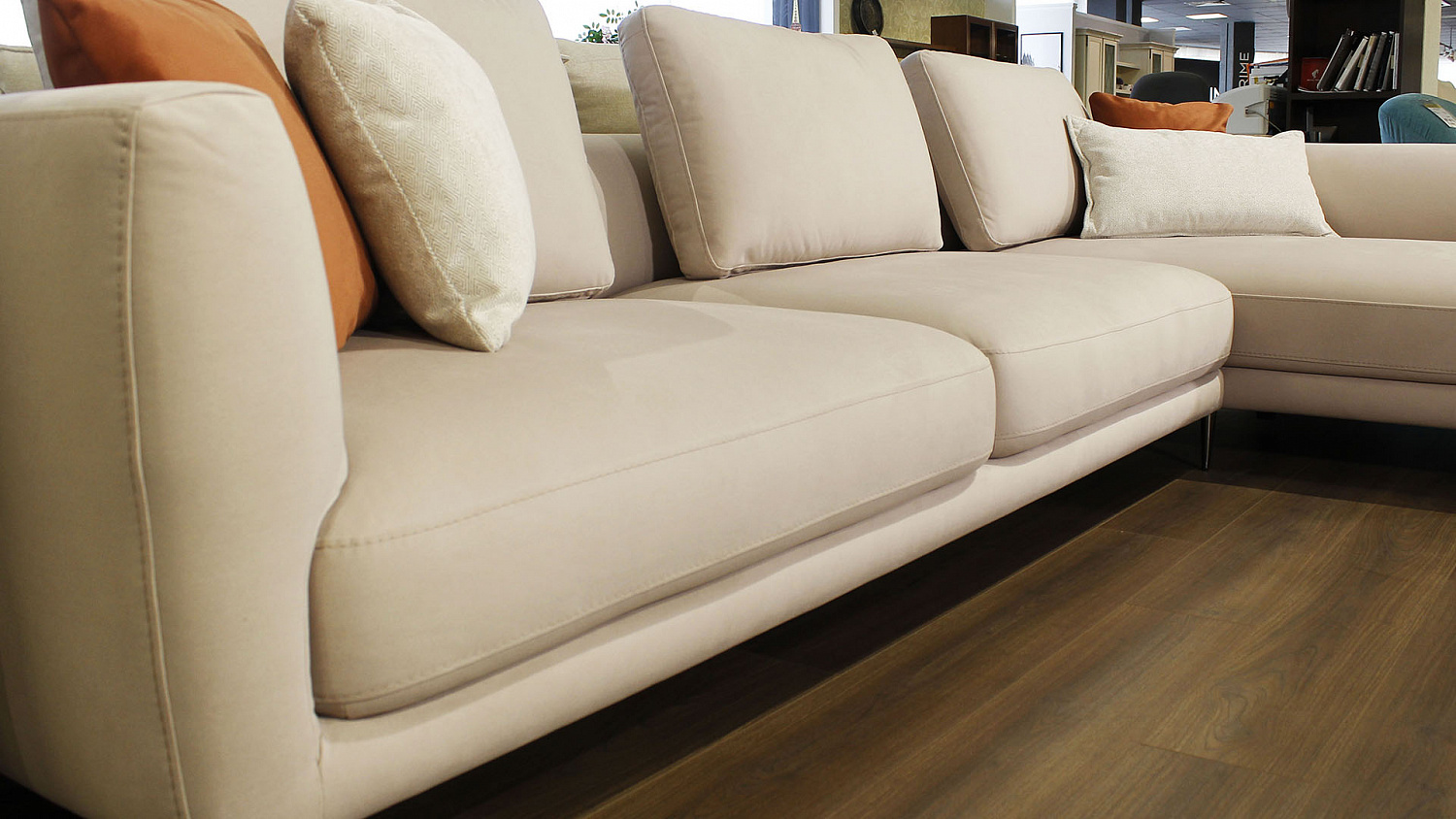 Диван с оттоманкой Lario