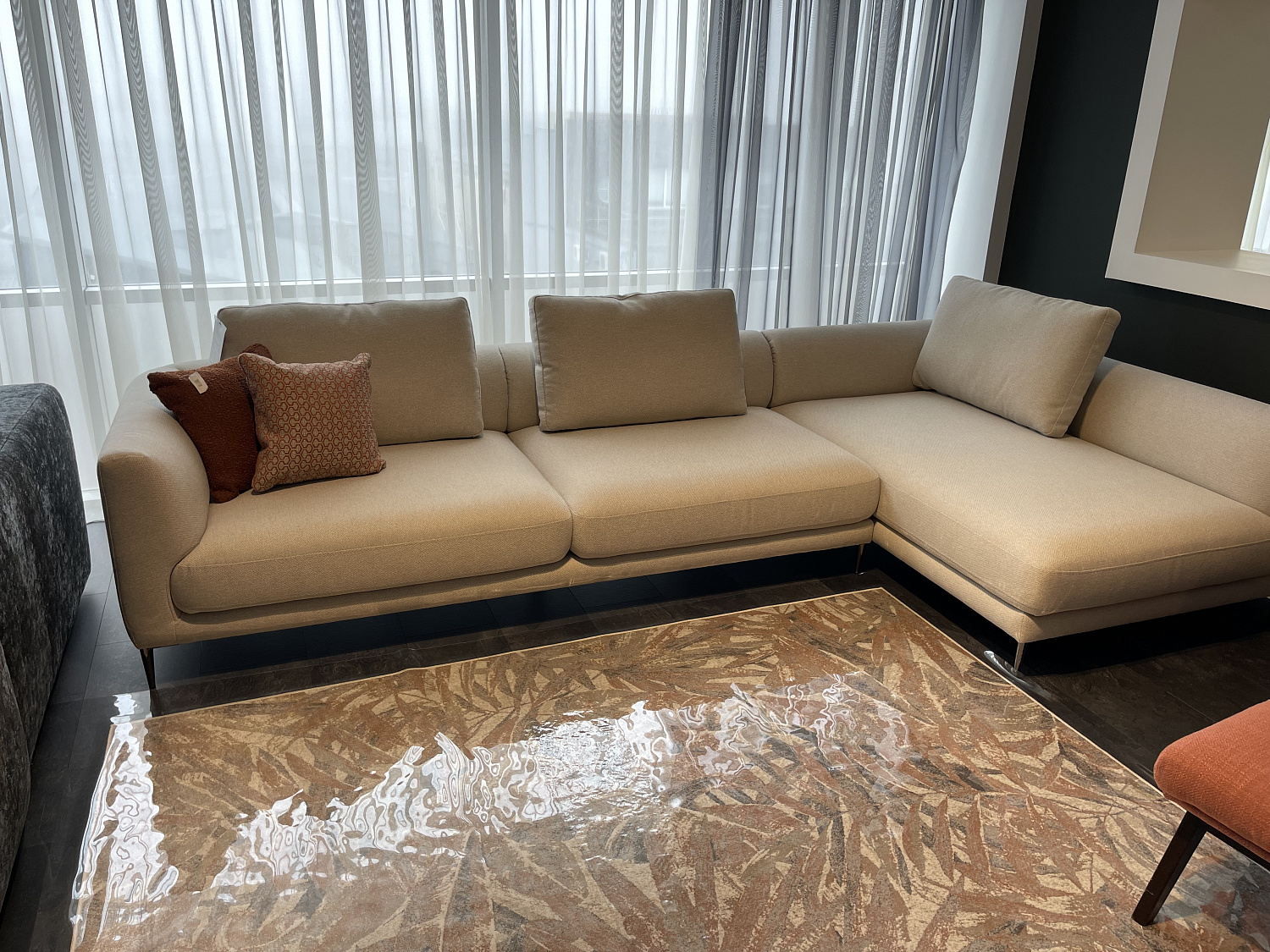 Почему покупка дизайнерского дивана Lario, в Мебель Лотус Ставрополь - самый выгодный выбор?