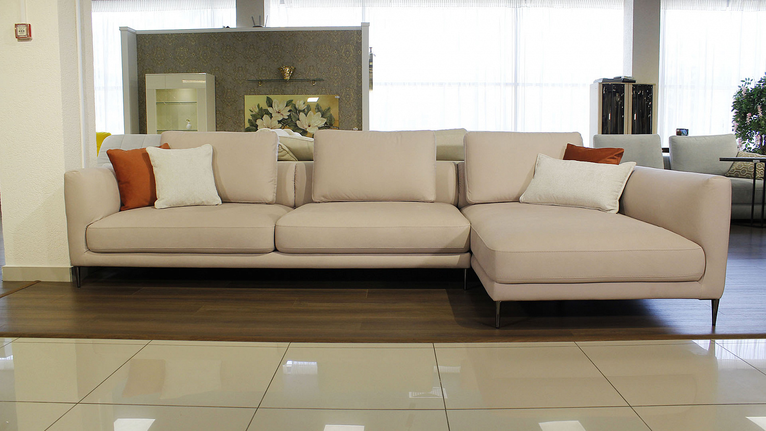 Диван с оттоманкой Lario