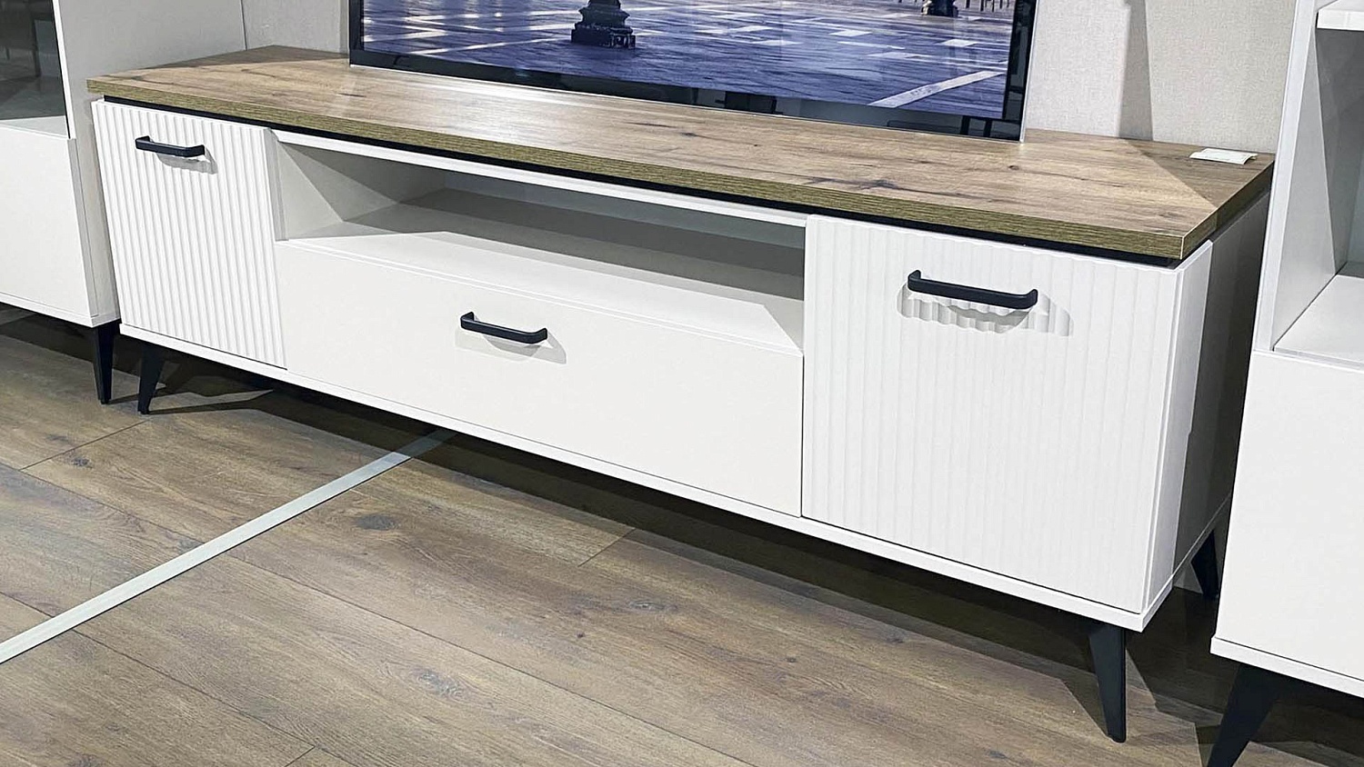 Новинка! Гостиная Винати в белом цвете