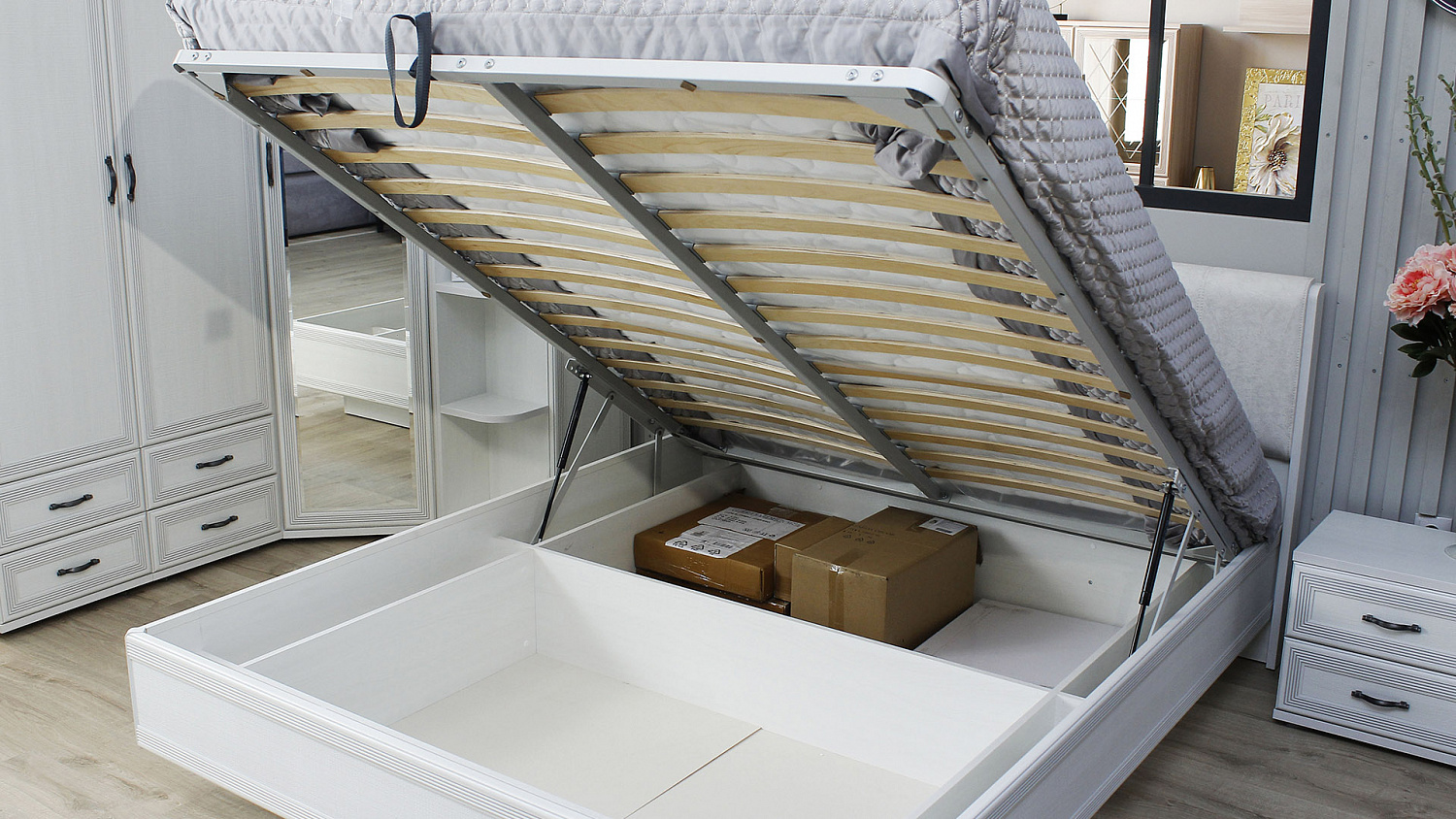 Легкая и модная спальня Карина