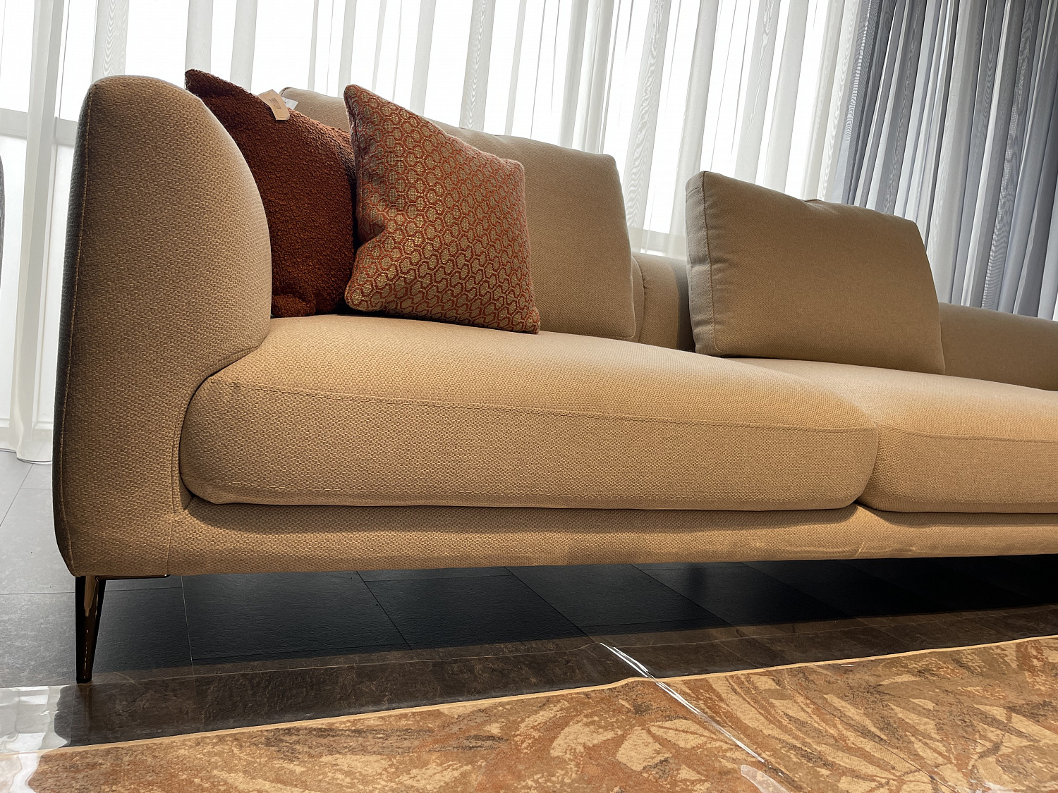 Почему покупка дизайнерского дивана Lario, в Мебель Лотус Ставрополь - самый выгодный выбор?